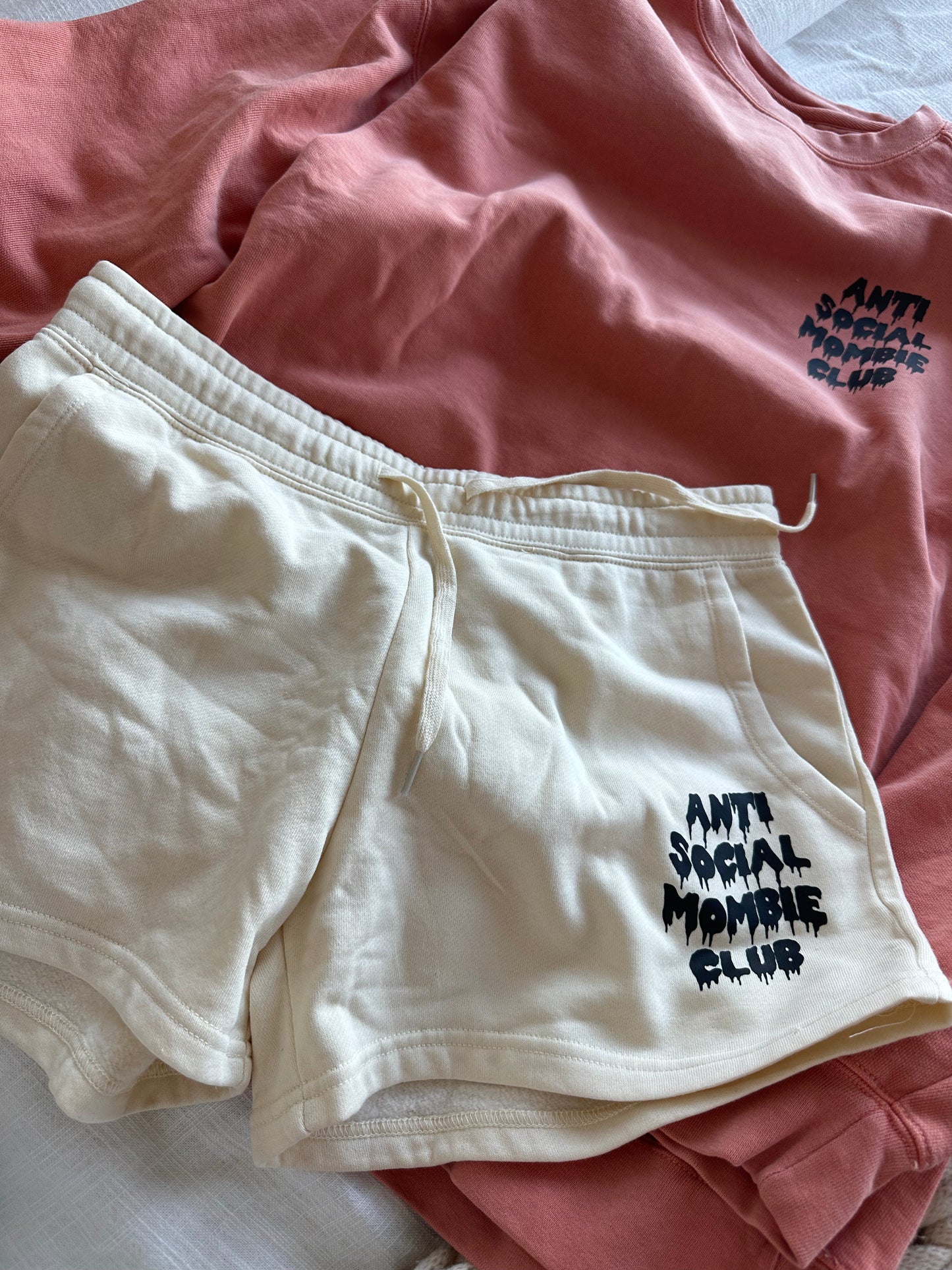 Mombie Short